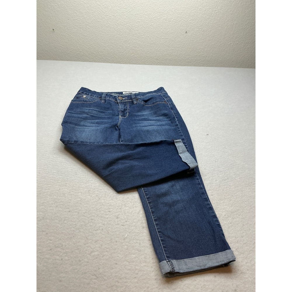 Royalty for Me Capri Jeans Dark Wash Embroidered Pocket‎ 6 Cuffed Denim WC98786